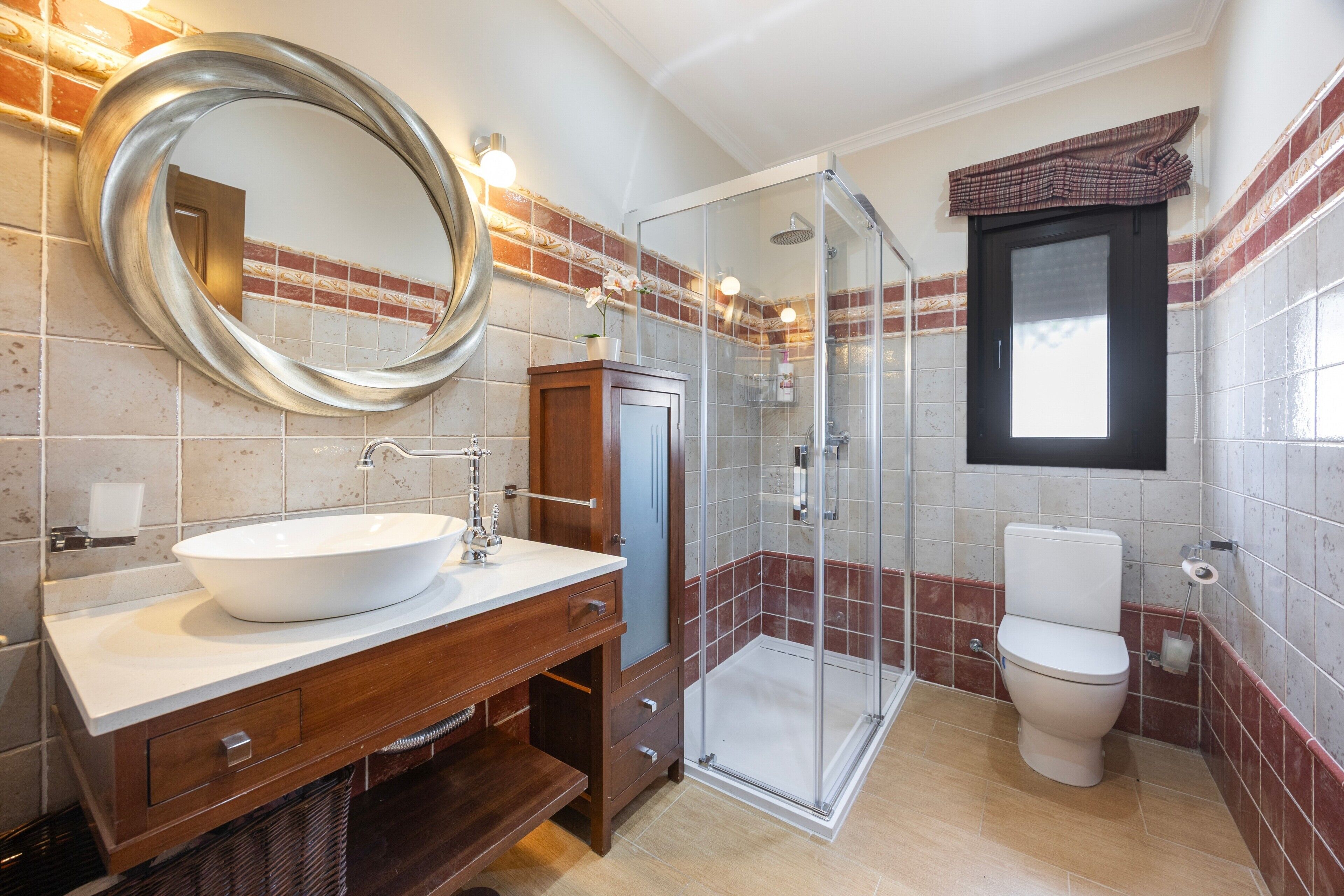 Een douche, een haardroger, handdoeken