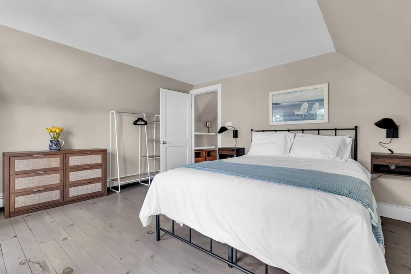 5 bedrooms, travel cot, free WiFi, bed sheets