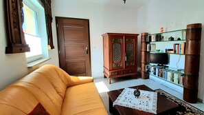 Living area - Apartment “Samoa” with Balcony, Wi-Fi, and Air Conditioning (Hoppegarten)