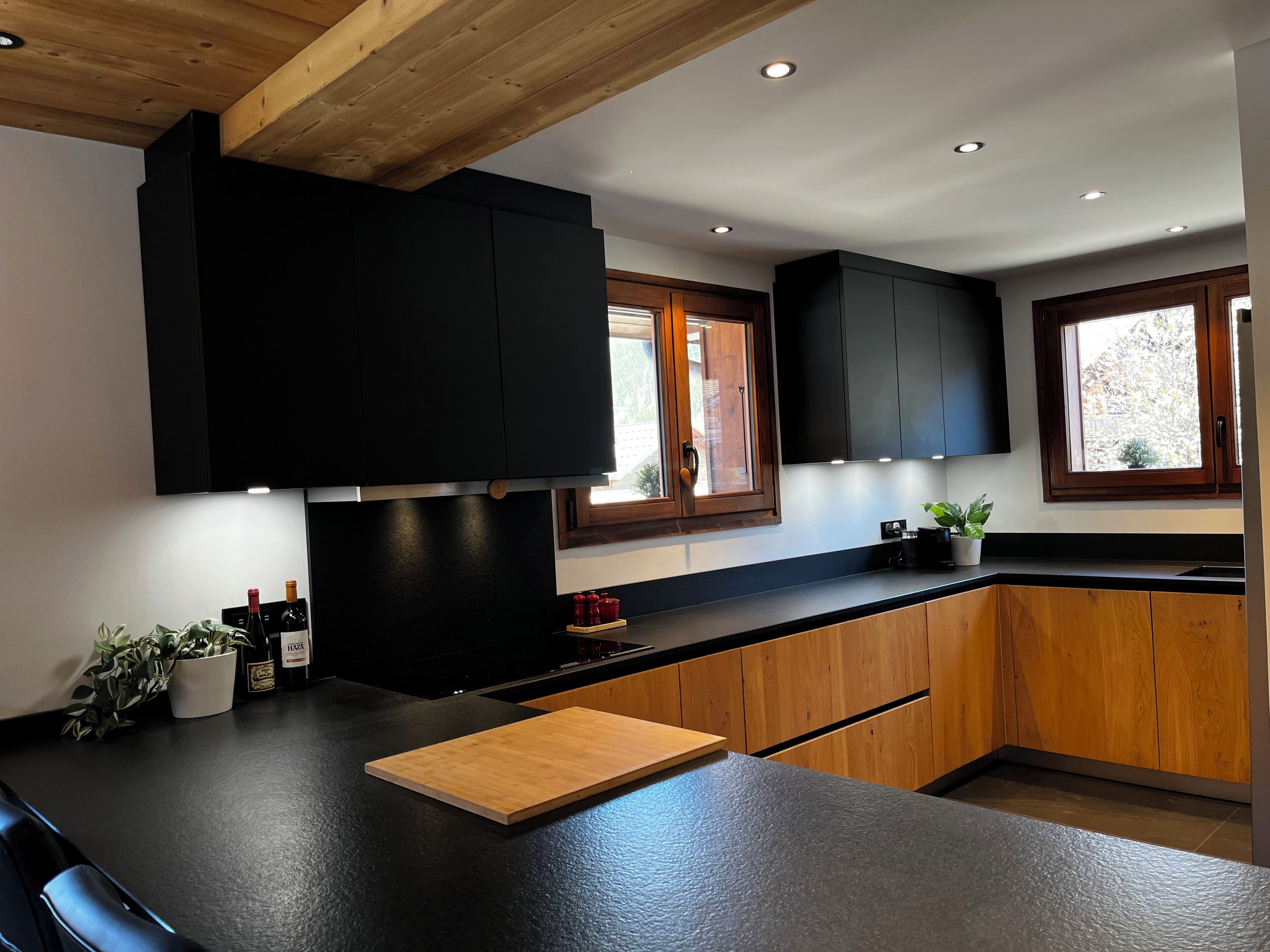Fridge, dishwasher, coffee/tea maker