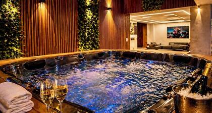 Luxury House w / Jacuzzi / 13 px / 12 min Provenza, Laureles, Estadio