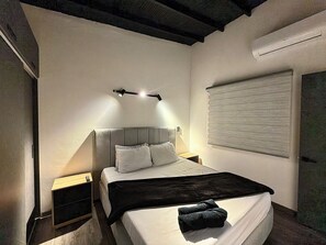 4 bedrooms, iron/ironing board, WiFi, bed sheets - Luxury House w / Jacuzzi / 13 px / 12 min Provenza, Laureles, Estadio (Medellín)