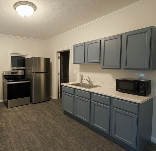 2-bedroom cozy condo in superb Bay City with AC Riverside!