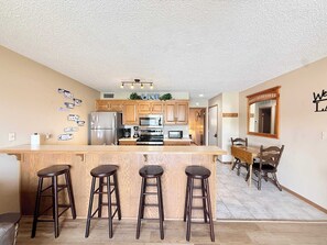 Private kitchen - Loto fun at 21 Lakeview Condo (Osage Beach)