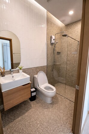 Hair dryer, towels, soap, toilet paper - Coxy 2-bedroom house with AC in charming Near Bangtao Beach Phuket (Thalang District)