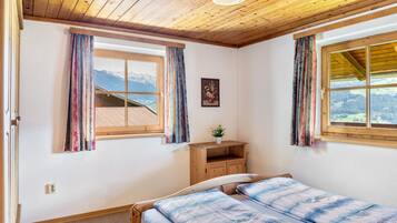 3 bedrooms, WiFi, bed sheets