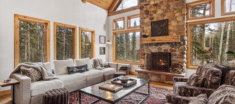 Mountain Retreat w/ Hot Tub, Fireplace, Pet Friendly, Easy Ski Access, & Views