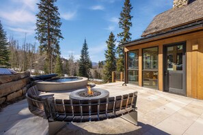 Terrace/patio - Ski In/Out, Hot tub, Sauna, Fireplaces, Fire Pit, Game Room (Mountain Village)