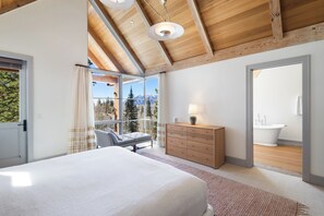 4 bedrooms, iron/ironing board, Internet, bed sheets - Ski In/Out, Hot tub, Sauna, Fireplaces, Fire Pit, Game Room (Mountain Village)