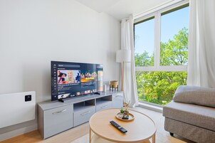 Luxury Διαμέρισμα, 1 King Κρεβάτι με Καναπέ-Κρεβάτι, Μη Καπνιστών, Κουζινούλα | Τηλεόραση