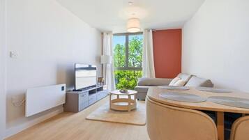 Luxury Apartment, 1 King Bed with Sofa bed, Non Smoking, Kitchenette | Living area