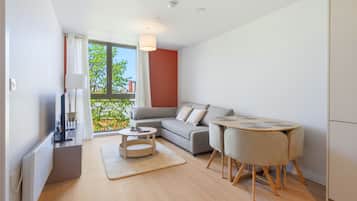 Luxury Apartment, 1 King Bed with Sofa bed, Non Smoking, Kitchenette | Living area