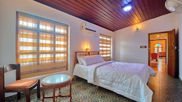 Traditional Villa, Balcony