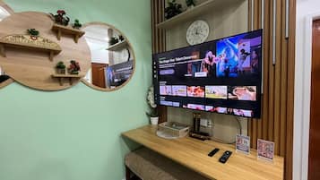 Deluxe Apartment, Park View | Interior