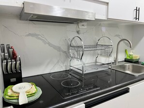Deluxe Apartment, Park View | Private kitchen - Sunset View 3-Bedroom SMDC (Pasay)