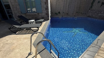 Seasonal outdoor pool, open 11:00 AM to 6:00 PM, sun loungers