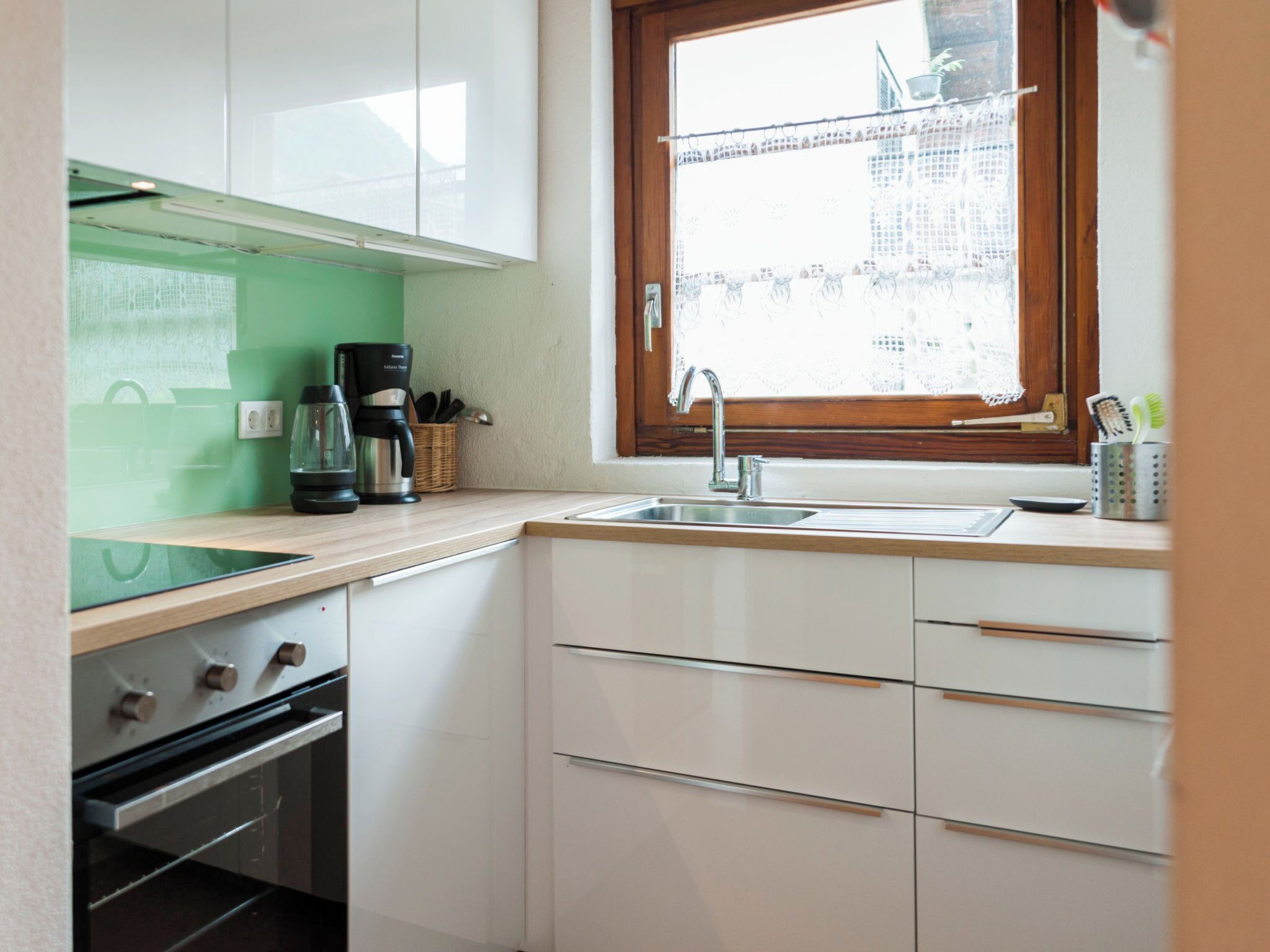 Kühlschrank, Ofen, Kochgeschirr/Geschirr/Besteck