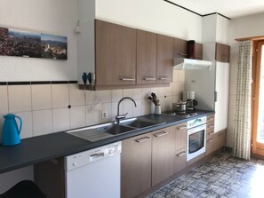 Fridge, microwave, oven, dishwasher - Chesa Giattin°, (Bergün/Bravuogn), 150 by Interhome (Bergün)