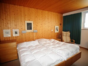 Room - Tgèsa Moser Poltera, (Camischolas/Sedrun). by Interhome (Camischolas)