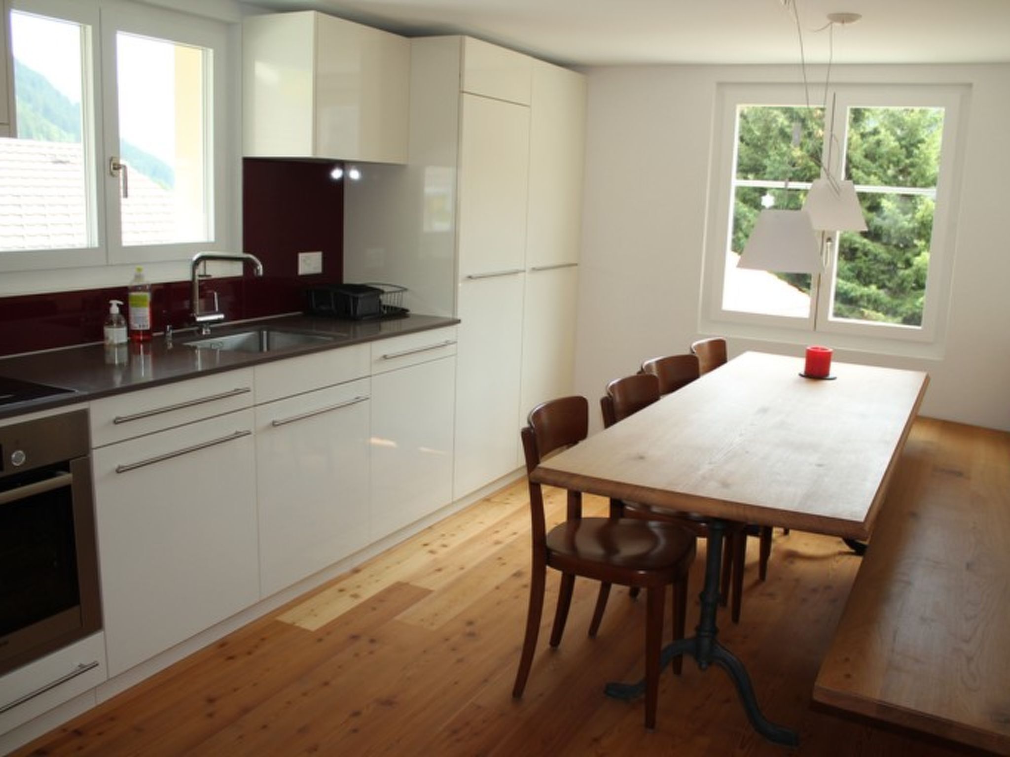 Fridge, oven, dishwasher, cookware/dishes/utensils