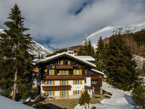 Unclassified image, 3 of 7, button - La Prada Monn, (Sedrun), 180.01/02/03 by Interhome (Sedrun)