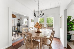 Dining - Designer 4BR Near Downtown Austin (Austin)