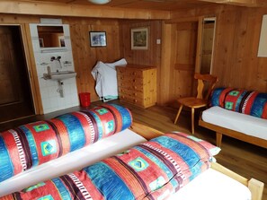 Room - Tgèsa Turmalin Utzinger, (Camischolas/Sedrun). by Interhome (Camischolas)