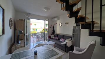 Villa, 1 Bedroom, Balcony, Garden View | Living room