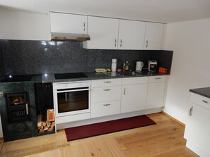 Kühlschrank, Ofen, Geschirrspüler, Kochgeschirr/Geschirr/Besteck