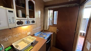 冷蔵庫、電子レンジ、オーブン、コーヒー / ティーメーカー