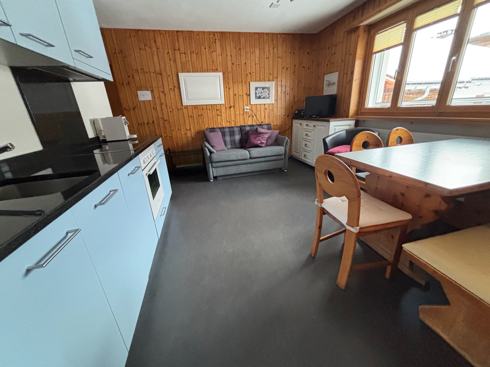 Kühlschrank, Ofen, Geschirrspüler, Kochgeschirr/Geschirr/Besteck