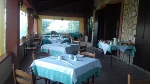 Outdoor dining - Agriturismo Salella (Salento)