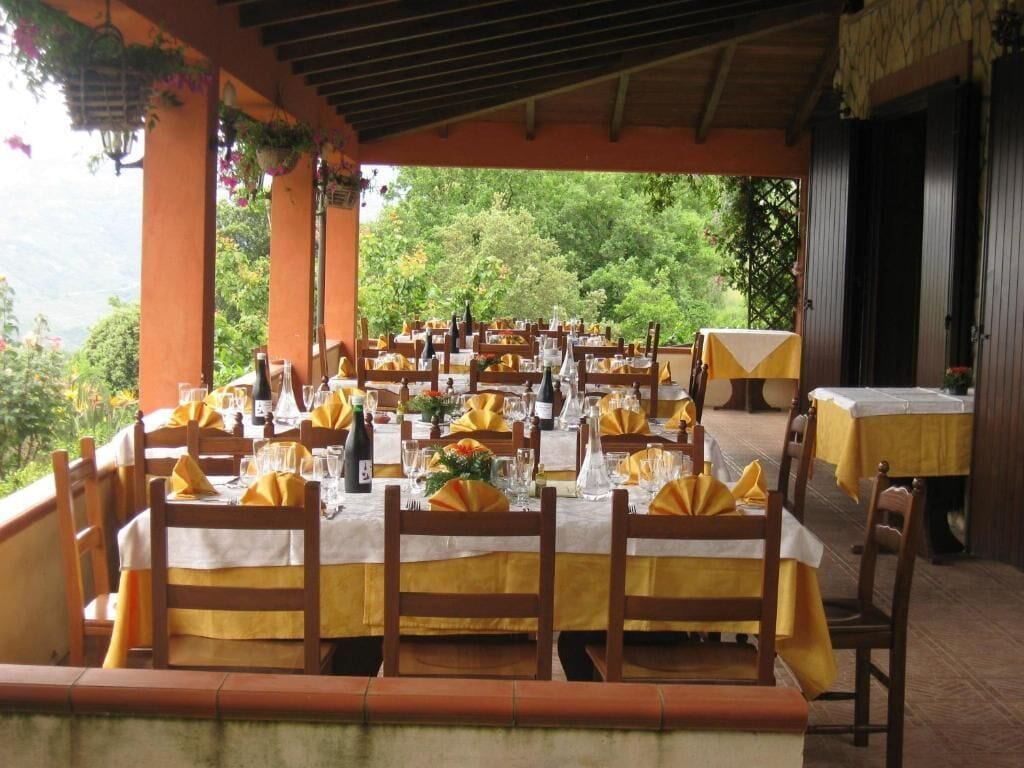Quadruple Room | Outdoor dining