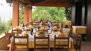 Quadruple Room | Outdoor dining