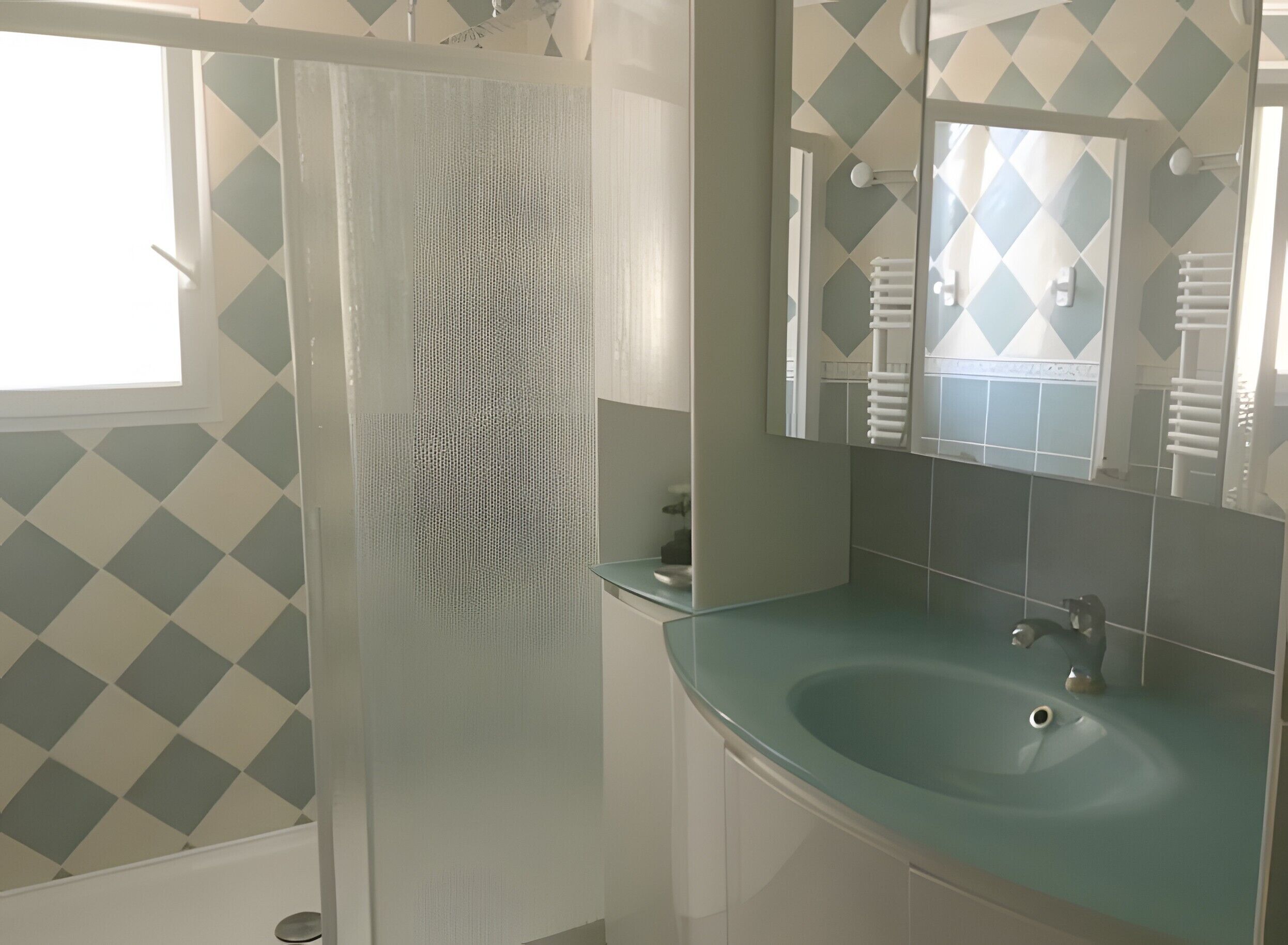 Een douche, handdoeken
