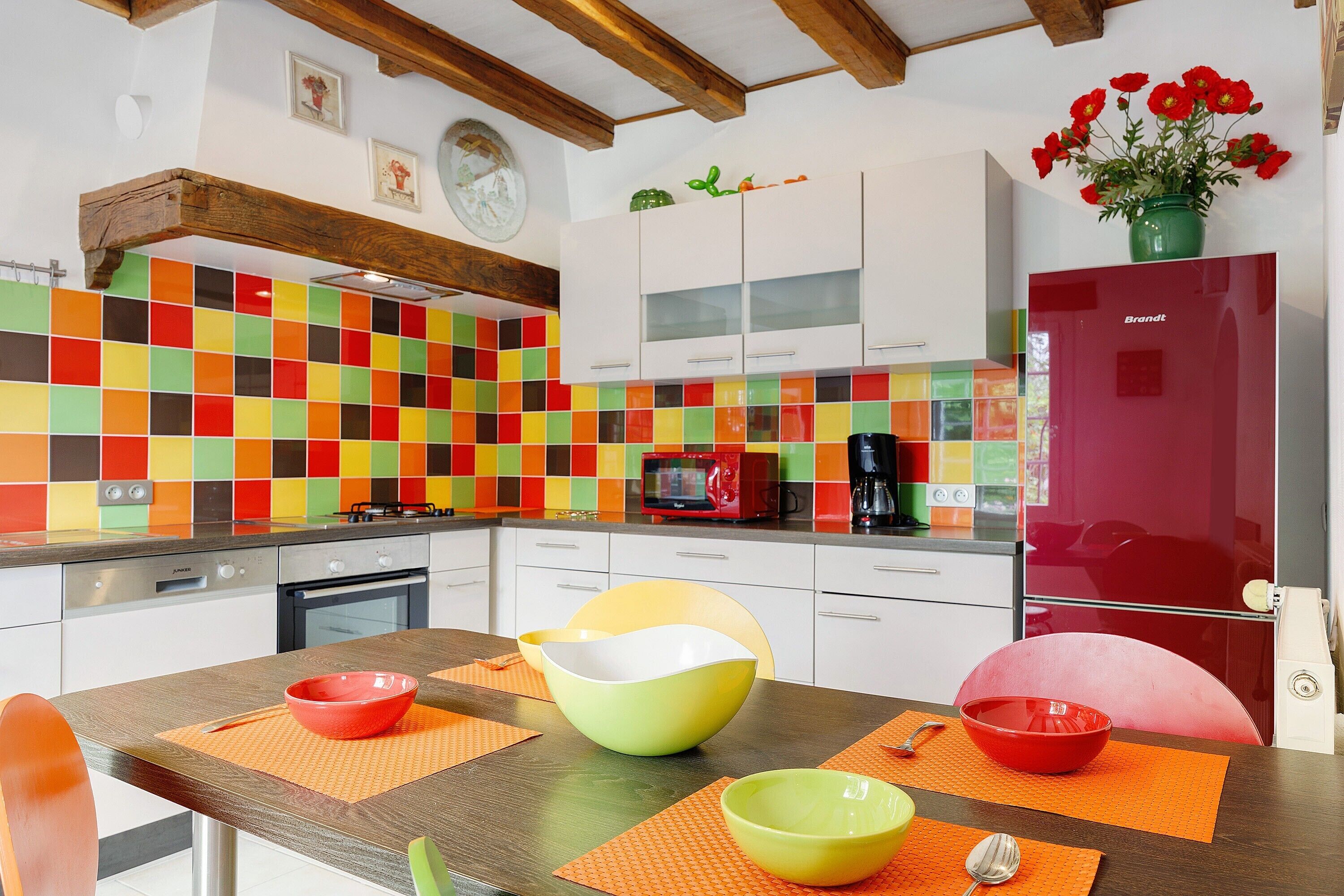 Geladeira, micro-ondas, fogão, cooktop