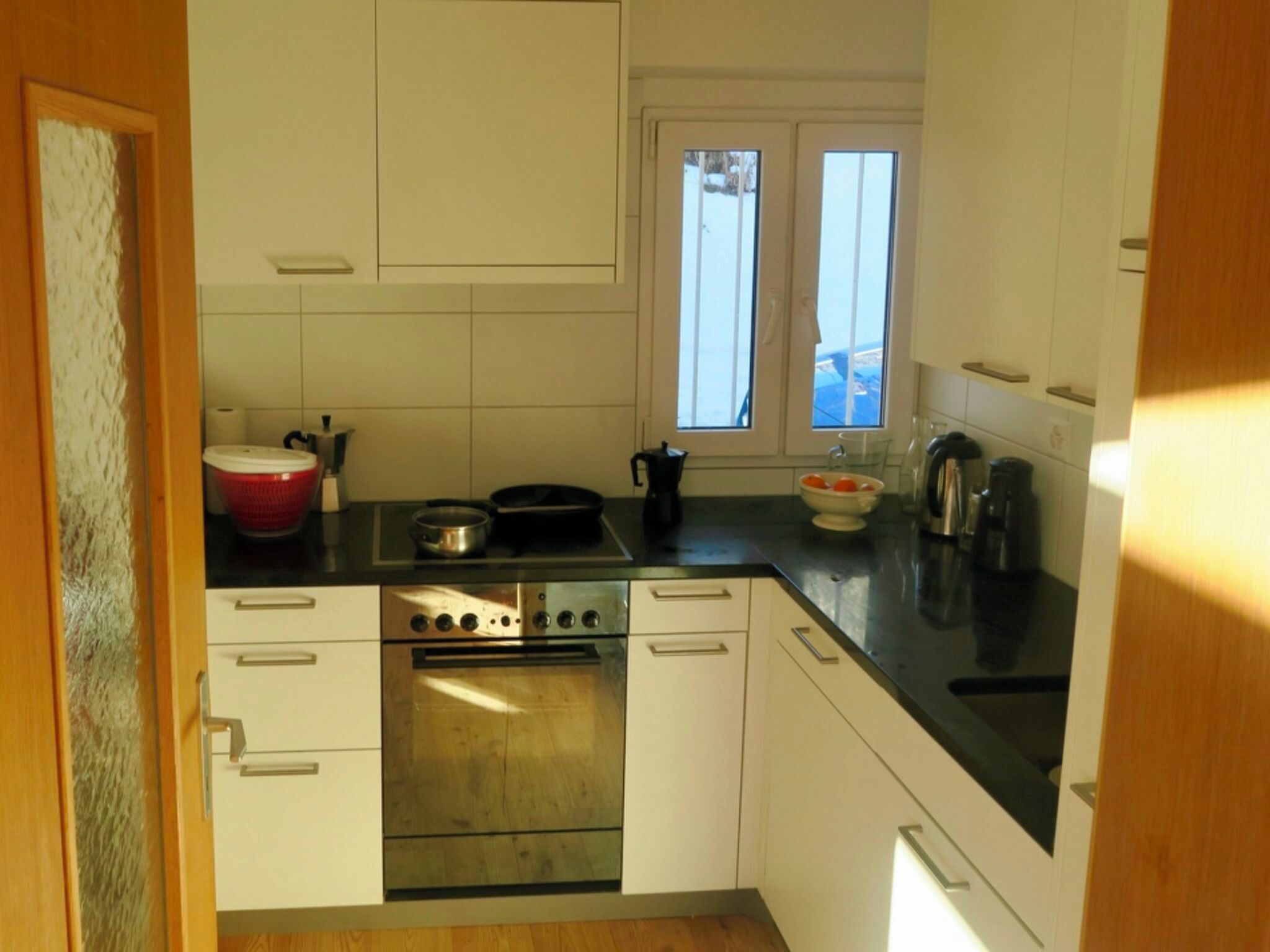 Kühlschrank, Ofen, Geschirrspüler, Kochgeschirr/Geschirr/Besteck