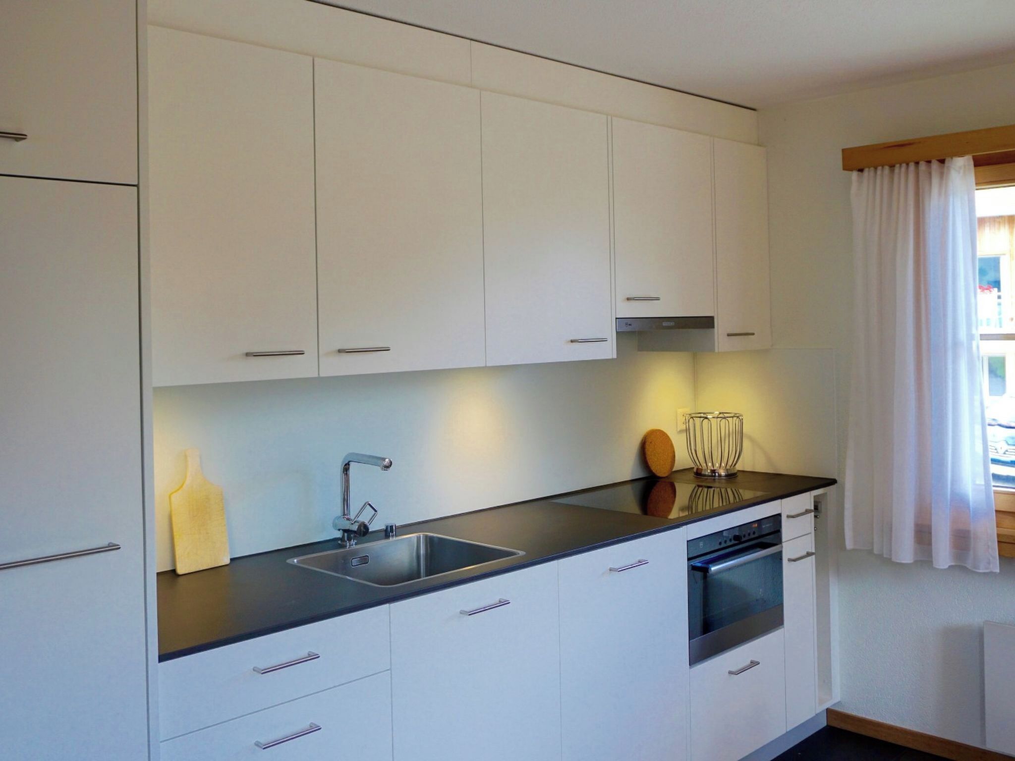 Kühlschrank, Ofen, Geschirrspüler, Kochgeschirr/Geschirr/Besteck