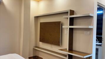 Premium Room | Laptop workspace, free WiFi