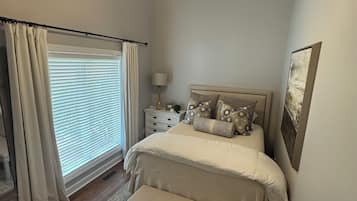 3 bedrooms, iron/ironing board, free WiFi, bed sheets