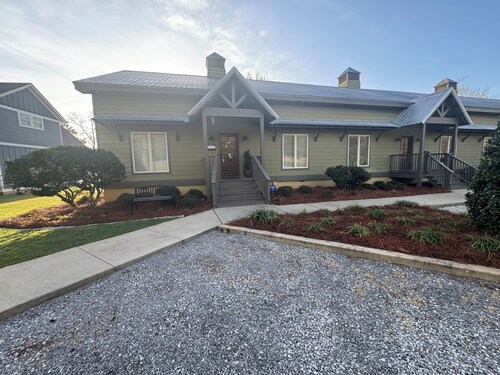 Charming Lake Tuscaloosa Retreat