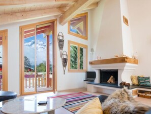 TV, fireplace - Chalet Stella Penthouse Residence by Interhome (Lauterbrunnen)