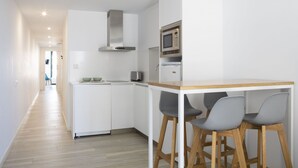 Fridge, microwave, dishwasher, cookware/dishes/utensils - URBAN SUITES SITGES TERRACE by Interhome (Sitges)