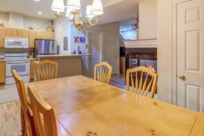 Dining - Blk to Shuttle|BBQ|Near Gondola, Breck Rec Cntr (Breckenridge)