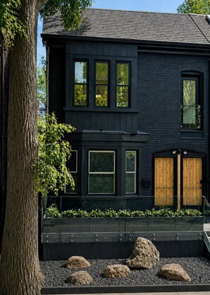 Exterior - Full Yorkville House w/ Spa, Gym, Office & Parking (Toronto)