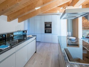 Fridge, oven, dishwasher, cookware/dishes/utensils - Panoramapark Soleil Doldenhorn Penthouse by Interhome (Lauterbrunnen)