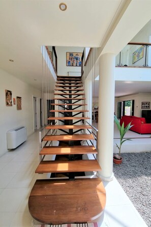 A modern staircase with a wooden finish, leading to an upper level. - VILLA FATI by Interhome (Tróia)