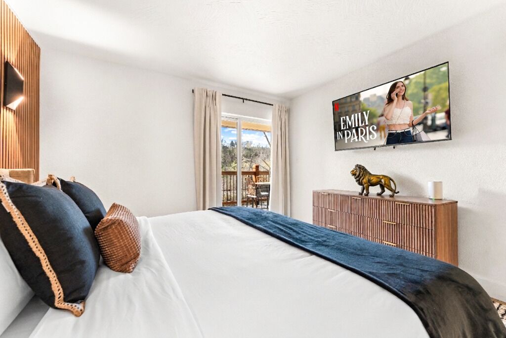 2 bedrooms, in-room safe, iron/ironing board, free WiFi