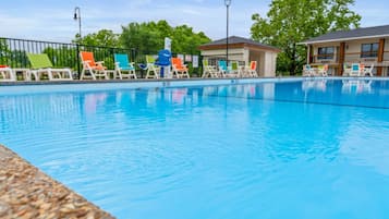 Piscine intérieure, piscine extérieure