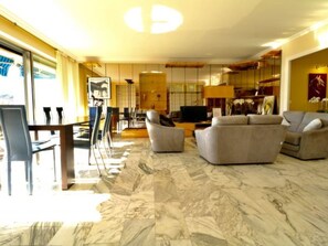 Interior - Apartment  by Interhome (Cannes)
